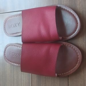 Roxy deep red slide. Comfy and in great condition.#39